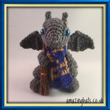 Load image into Gallery viewer, Wizard House Dragon w/scarf